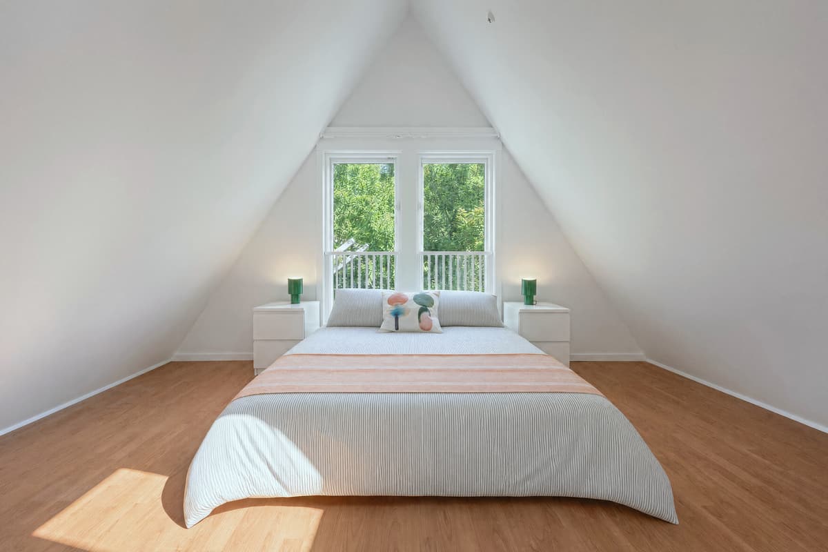 Attic bedroom, finished with Omidia Finish