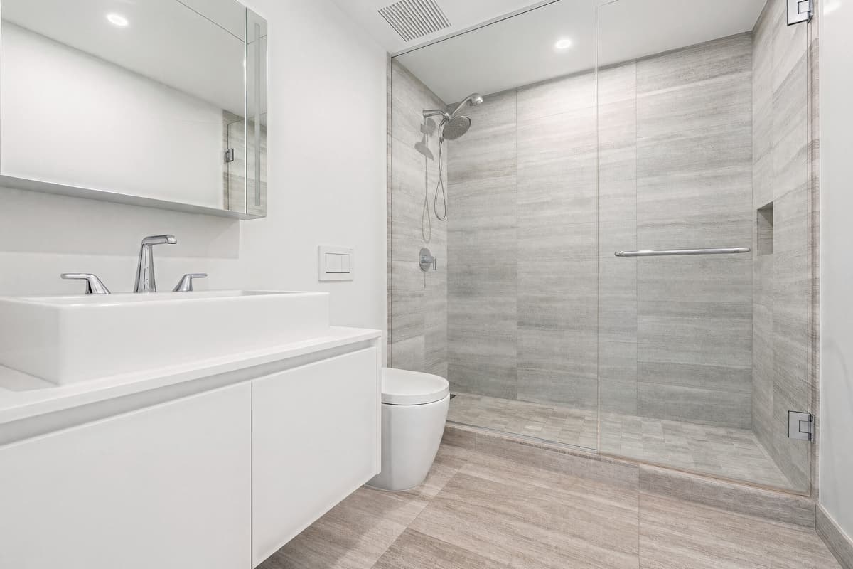Bathroom, finished with Omidia Finish